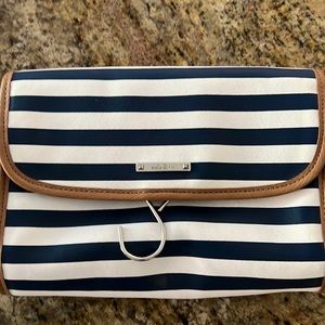 Stella and Dot travel organizer.